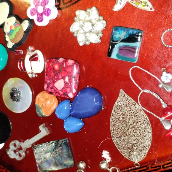 Very large vintage crafting lot of jewelry - Picture 12 of 12